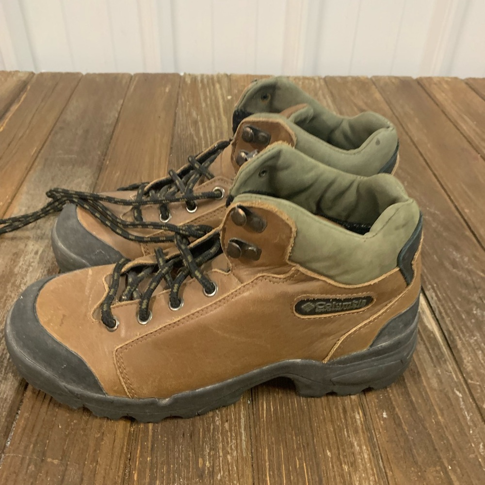 Columbia waterproof LEATHER hiking boots.